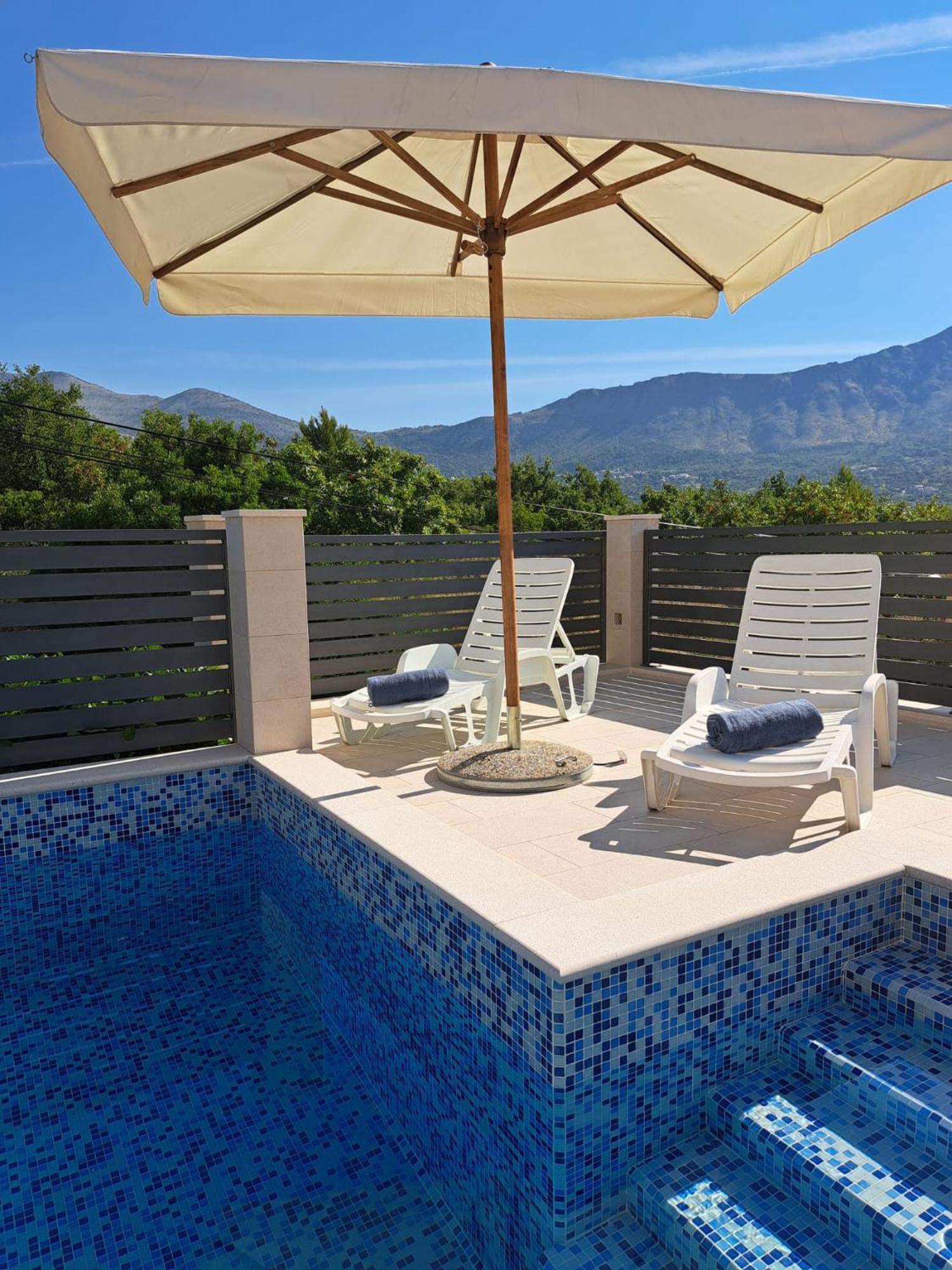Villa "Amber" Luxury Apartments With A Pool Млини Экстерьер фото