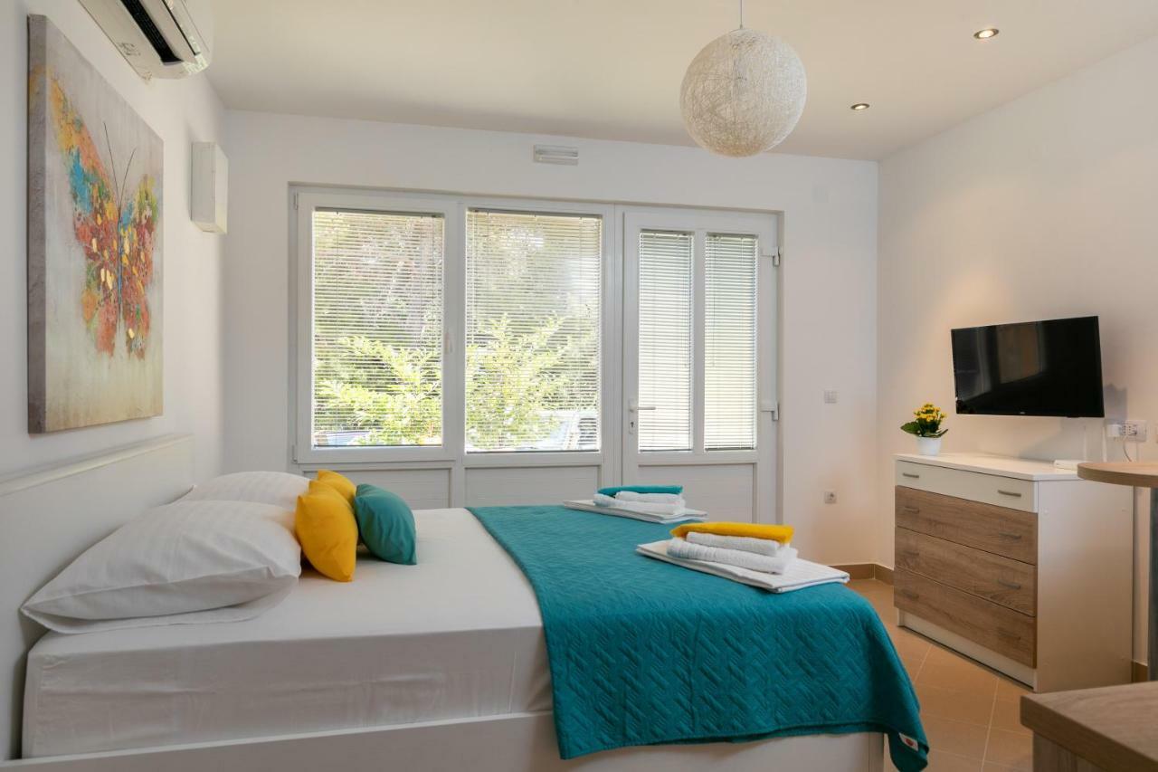 Villa "Amber" Luxury Apartments With A Pool Млини Экстерьер фото